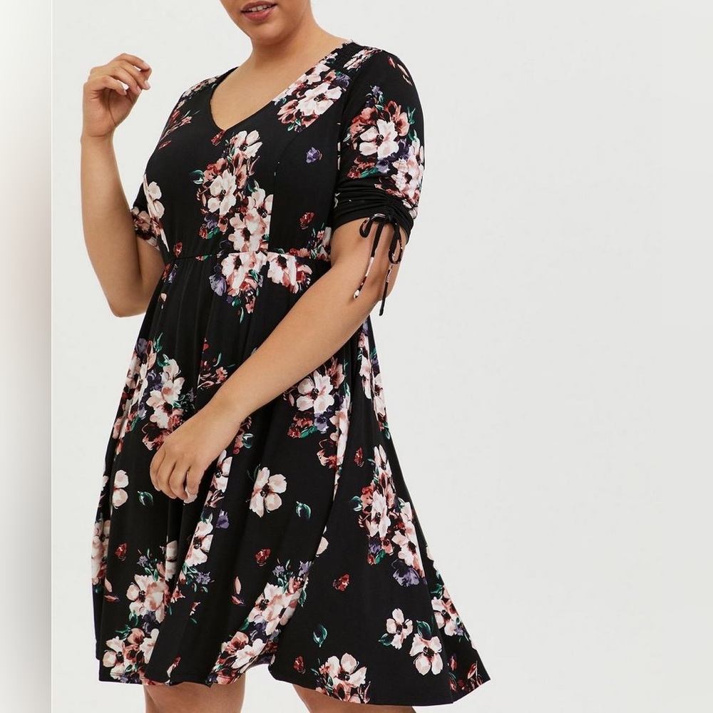 🆕 Torrid Drawstring Sleeve Dress